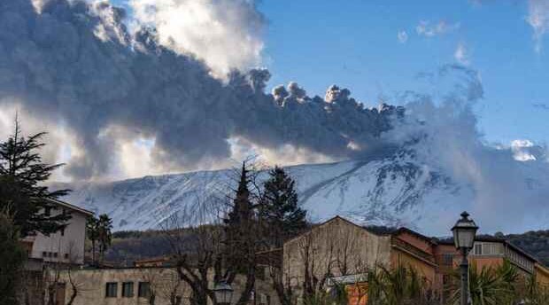 Avropanın ən hündür vulkanı aktivləşməyə başlayıb