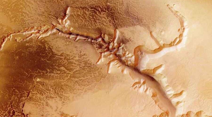 На Марсе обнаружили гигантское скопление льда