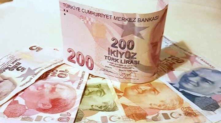 Türkiyədə dollar 15 lirəni keçdi