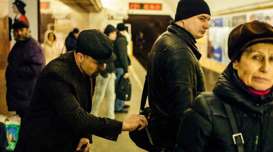 В бакинском метро задержан вор-карманник