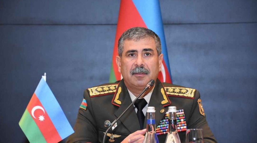 <strong>Министр обороны Азербайджана: Зарплаты и пособия военнослужащих повысятся</strong>