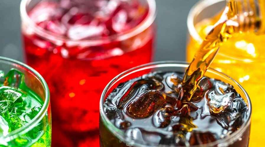Популярные сладкие напитки вдвое повышают риск раннего рака кишечника