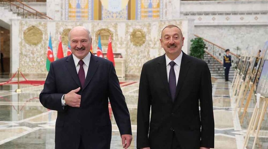 Президент Беларуси позвонил Ильхаму Алиеву