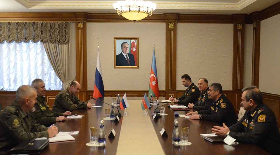 Azerbaijan's Defense Minister receives new commander of Russian peacekeepers