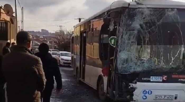 Two buses collide in Baku, leaving one person injured