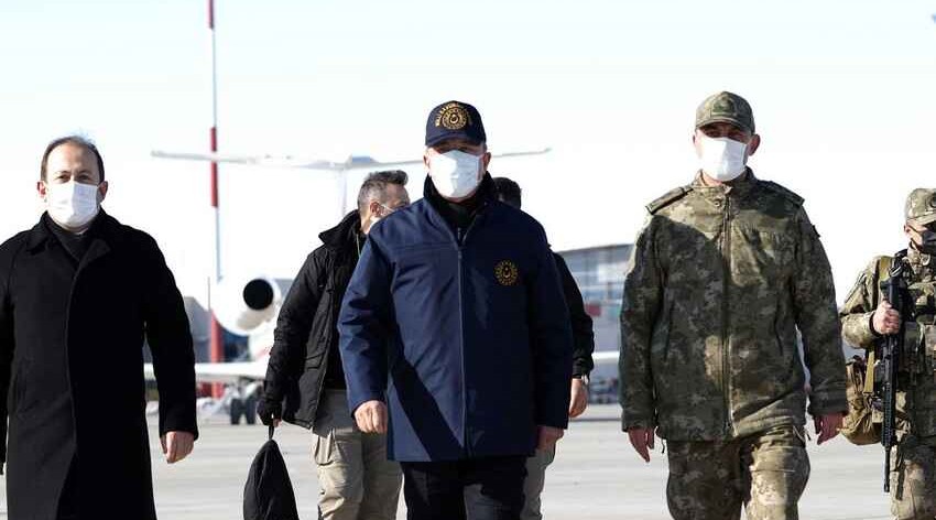 Hulusi Akar visits Turkish-Iraqi border