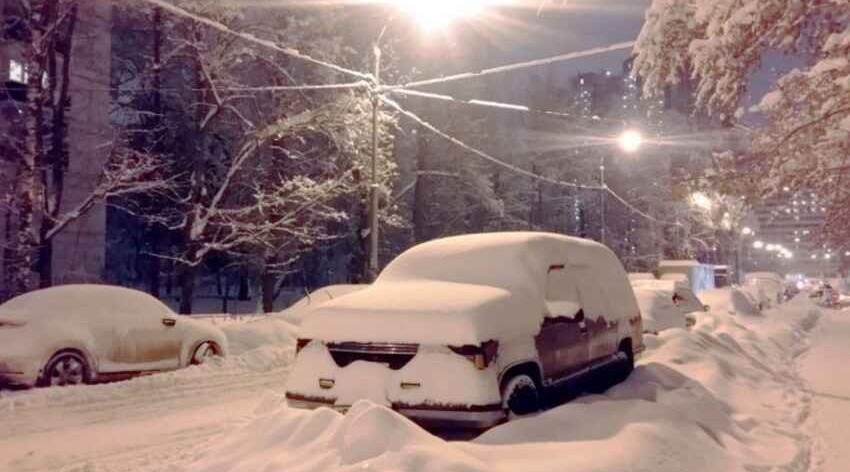 Greece announces public holiday amid heavy snowfall