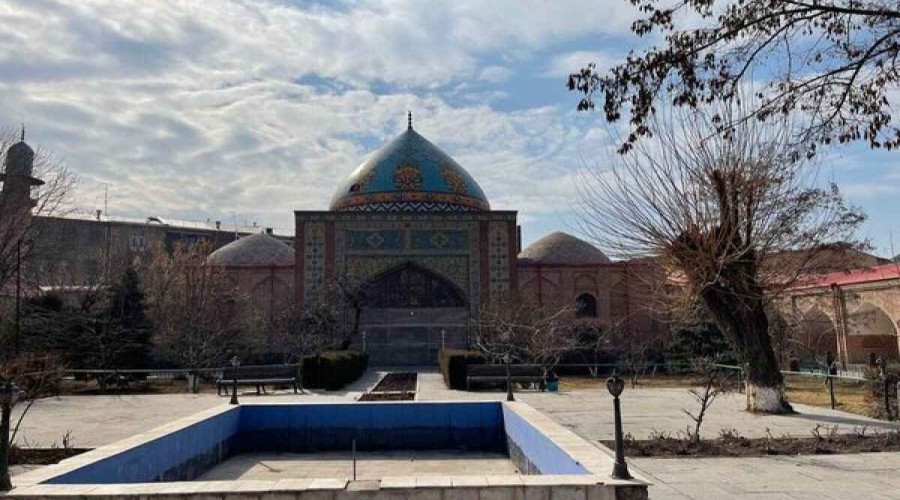 Azerbaijani MPs visits Blue Mosque in Yerevan