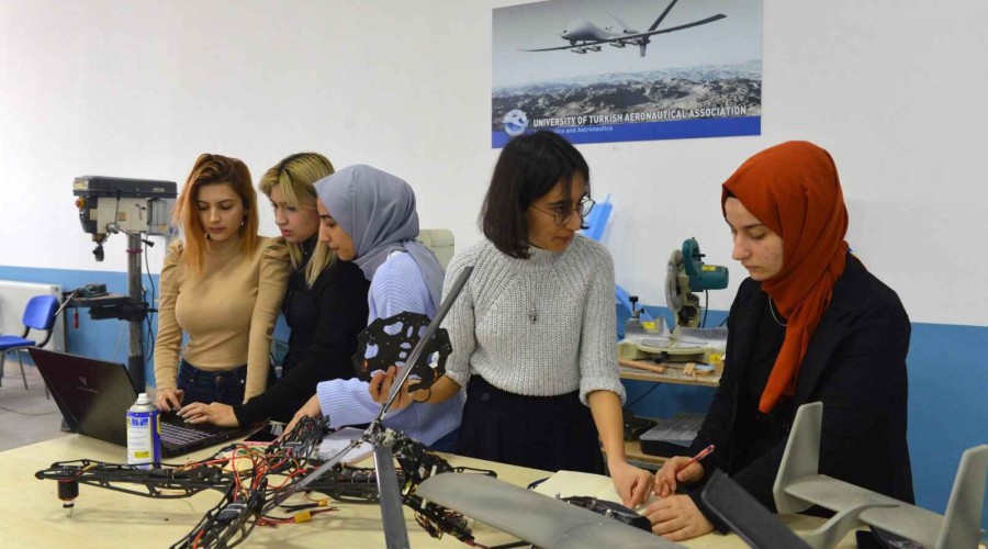 5 Turkish female engineering students develop ‘invisible’ drone