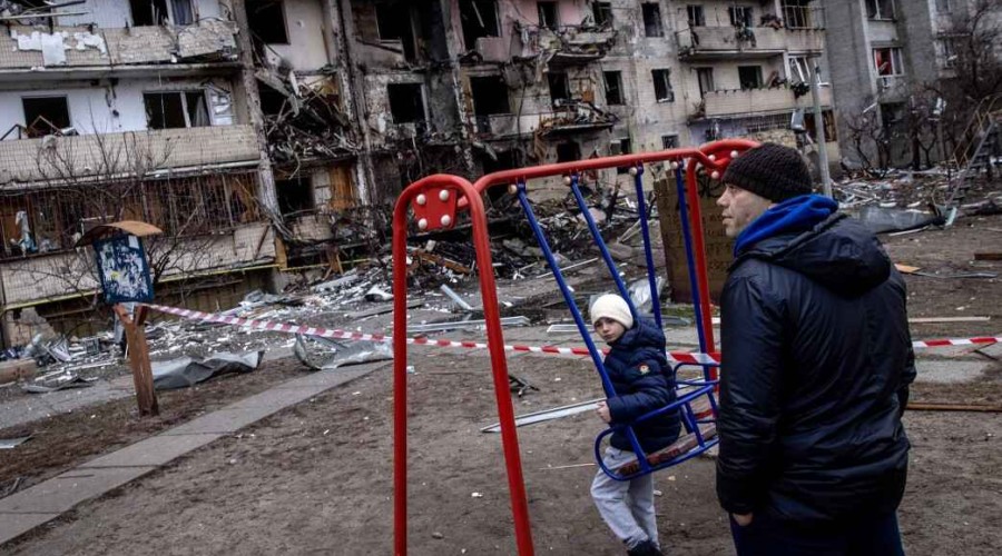 Sumy and Mariupol 'on verge of humanitarian catastrophe'