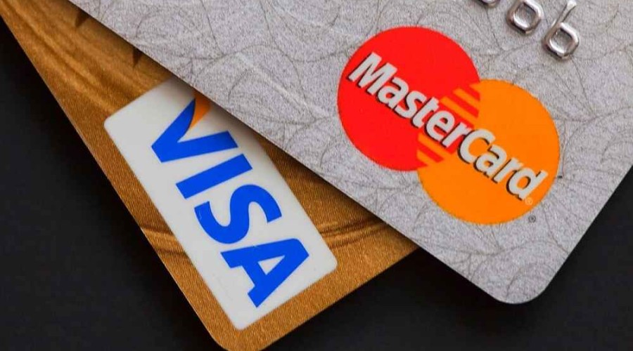 Mastercard и Visa приостанавливают работу в России