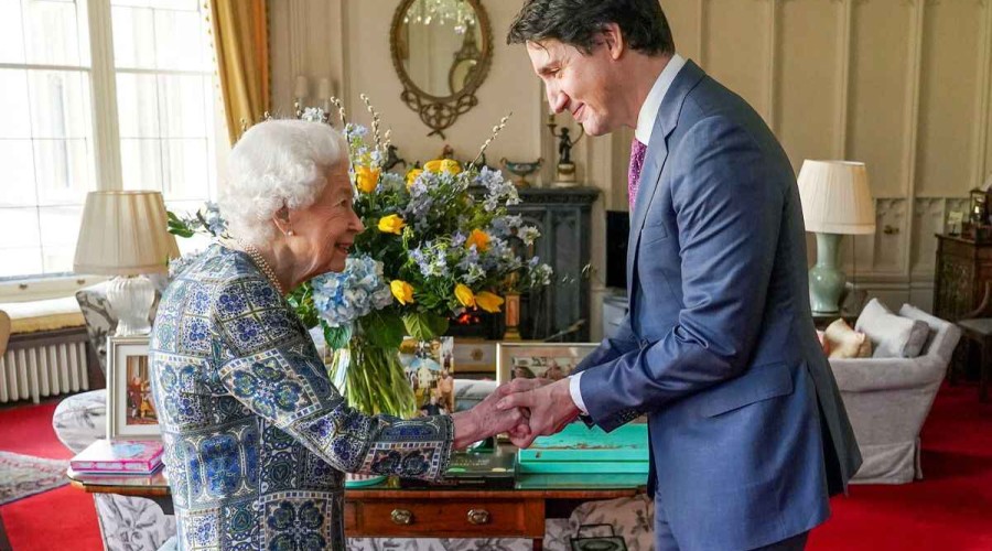 Queen meets Canadian PM in first in-person meeting since catching COVID