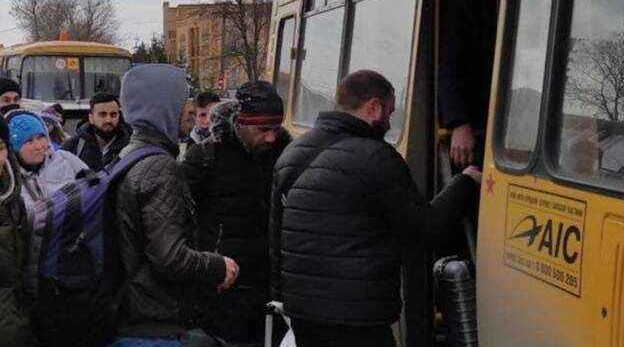 Sumy civilians leave in first successful mass evacuation

