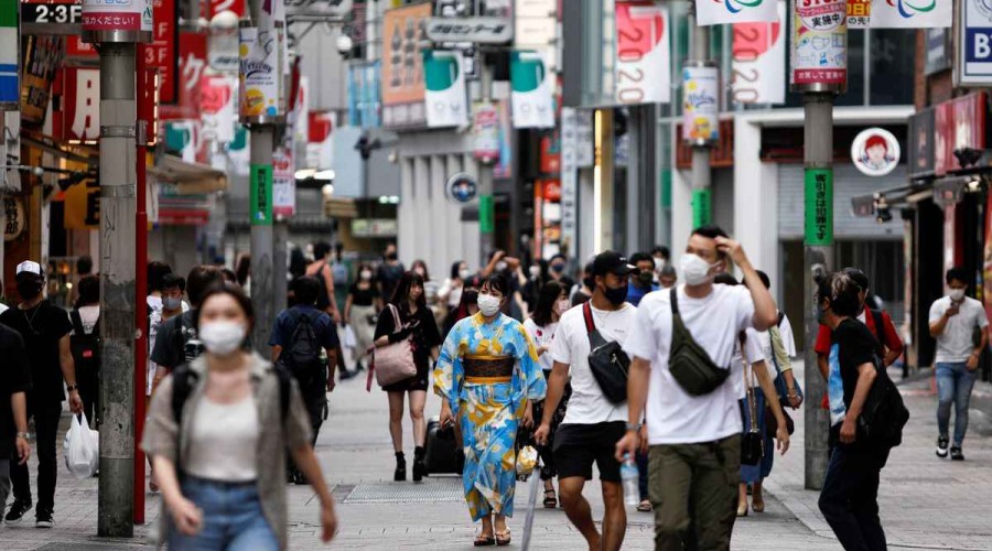 Japan set to remove all COVID restrictions as new infections ebb