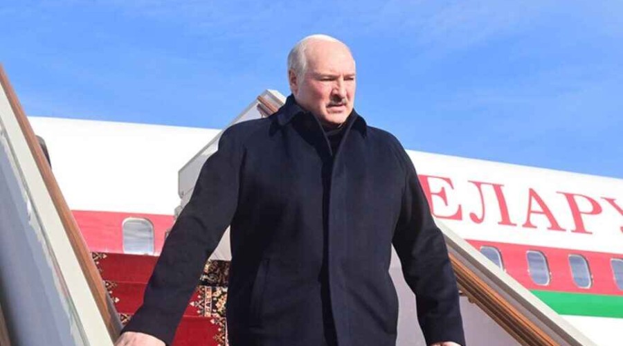 Президент Беларуси прибыл в Россию