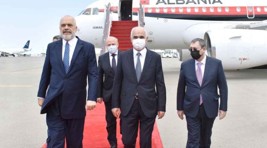 Премьер-министр Албании прибыл с официальным визитом в Азербайджан