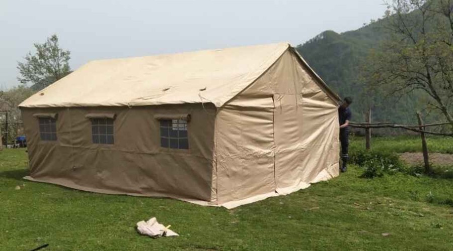 FHN Lerik sakininə evi uçduğu üçün çadır verdi