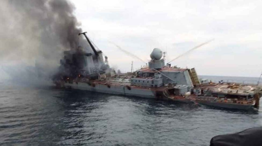 Ukraine war: Dramatic images appear to show sinking Russian warship Moskva