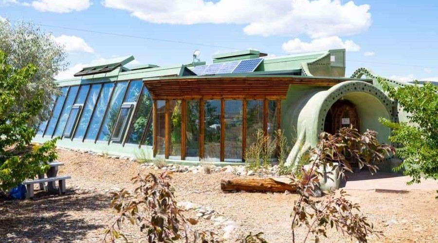 ‘Earthship’ homes made from old cans, bottles and tires are being rediscovered