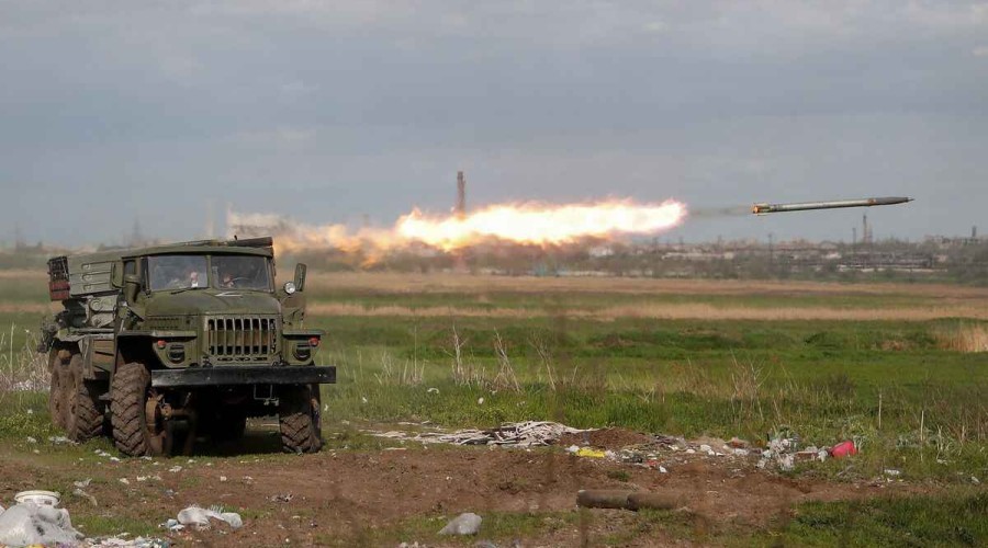 Russia unleashes rockets in Mariupol, EU readies oil sanctions