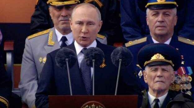 Nato 'an obvious threat' to Russia - Putin UPDATE