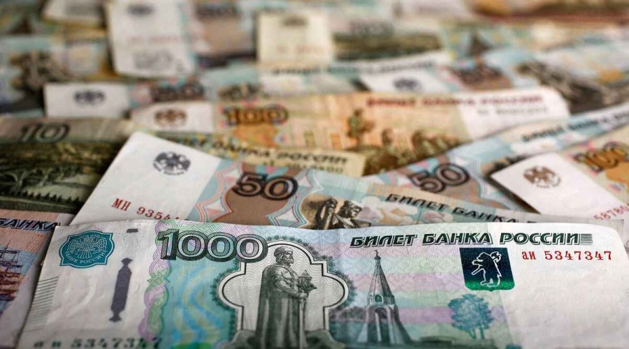 Rouble extends losses after rates slashed; Eurobonds in focus