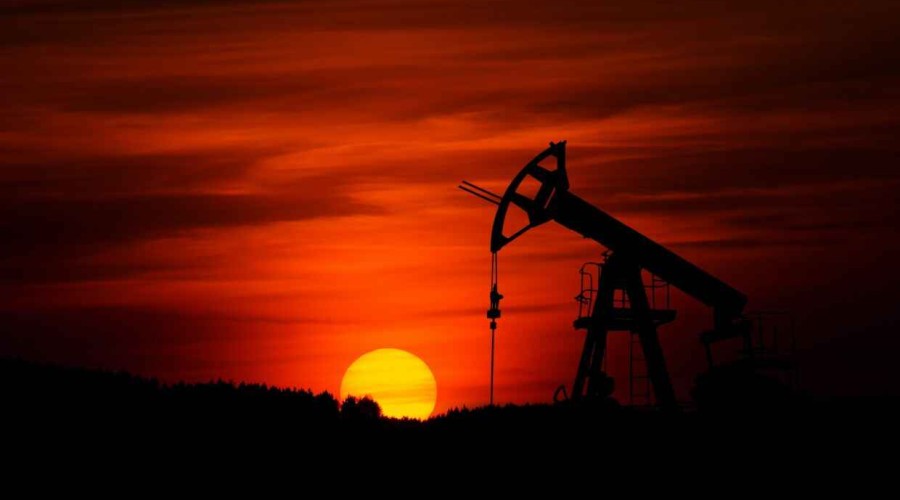 Oil drops on fears of inflation, China’s COVID flare up