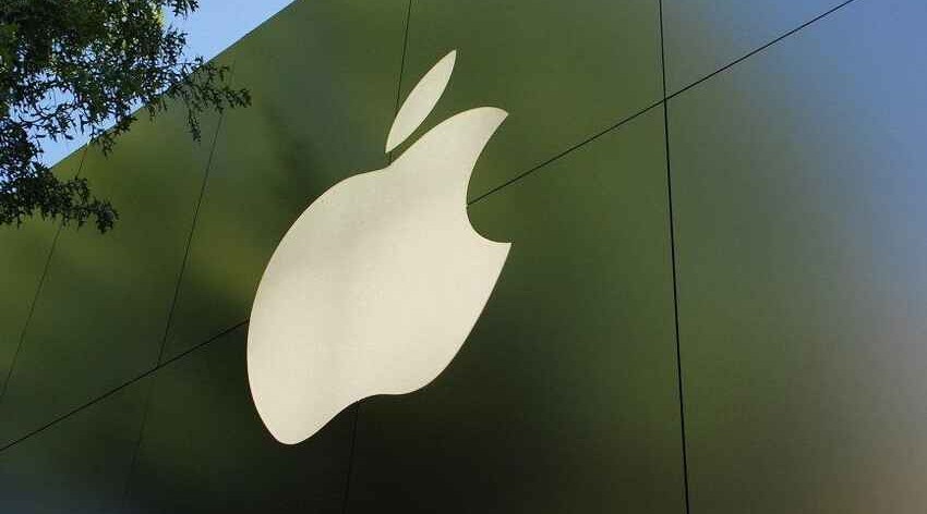 Apple workers at Maryland store vote to unionize, a first for the U.S.