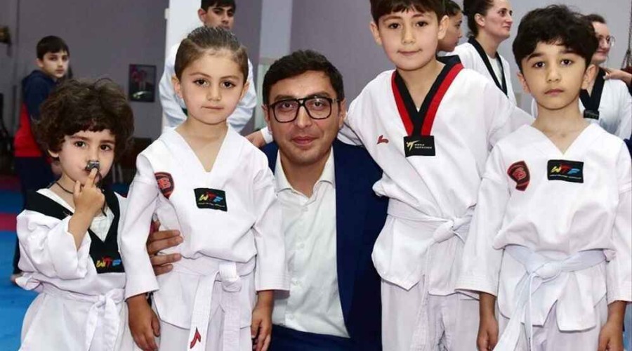 Министр молодежи и спорта Фарид Гаибов посетил ряд городов и районов Азербайджана