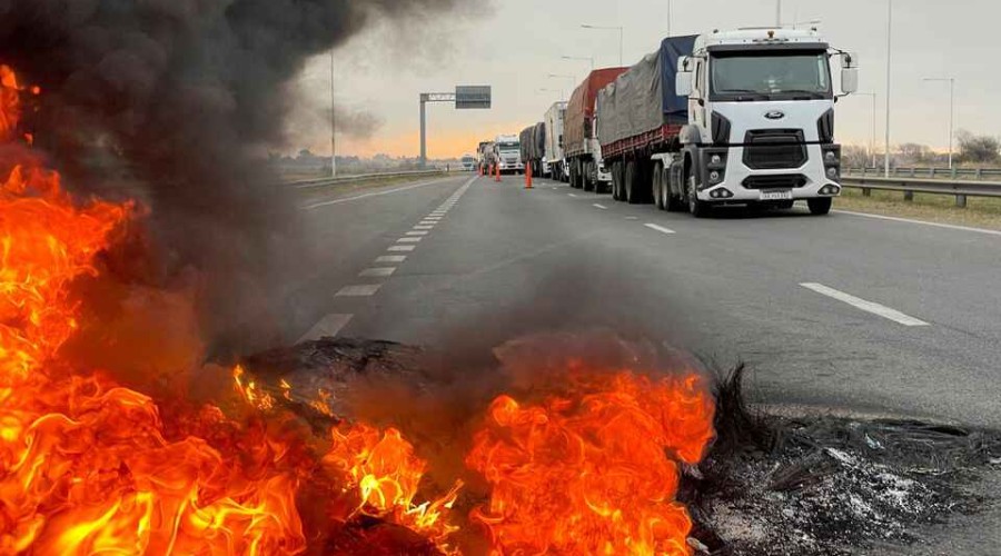 Argentine trucker protest slashes grains delivery, threatening exports and milling