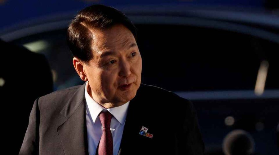South Korea's Yoon suspends informal media briefings, citing COVID