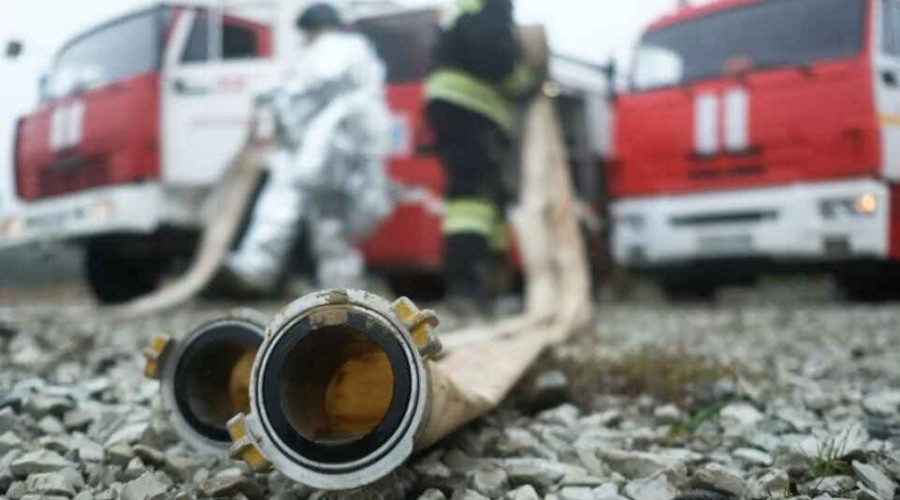 Hundreds of firefighters battle blaze near Lisbon