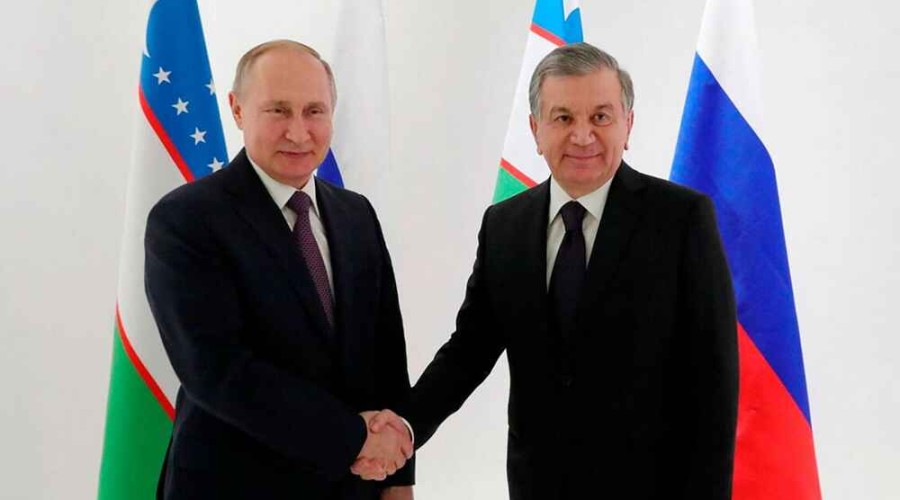 Путин наградил президента Узбекистана орденом Александра Невского за дружбу с Россией