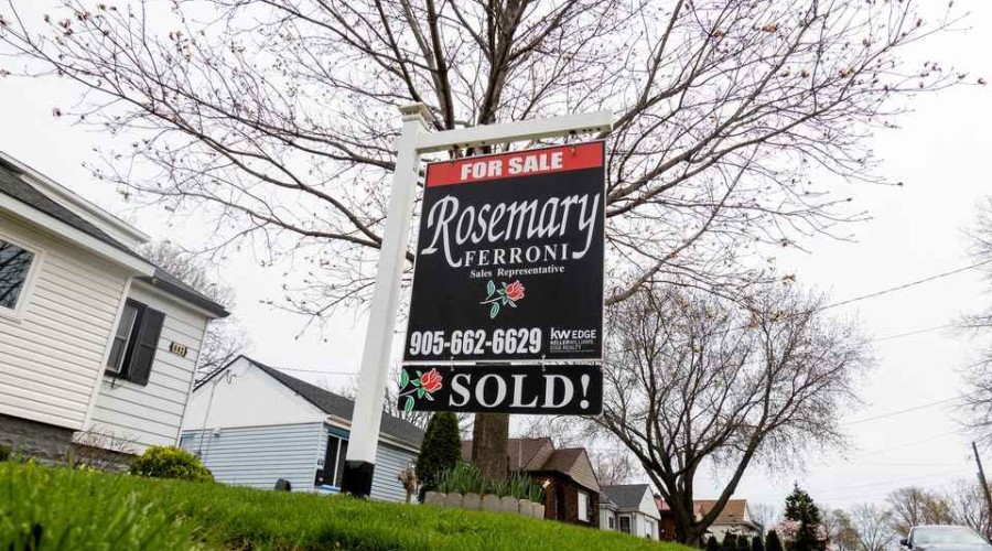 Canadian home prices continue to plunge in June as higher rates pinch