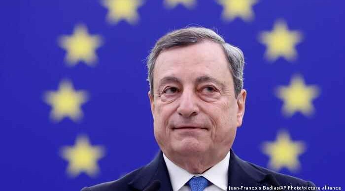 Italians ask Draghi to overcome political crisis, stay in office