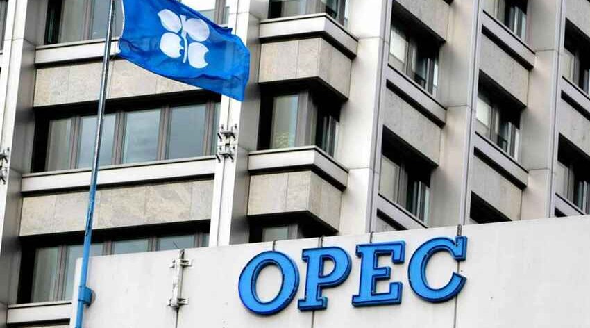 Мировые цены на нефть снизились на 1% в ожидании заседания ОПЕК+