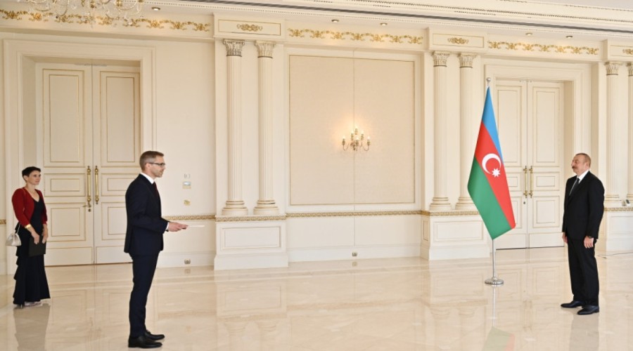 President Ilham Aliyev accepted credentials of incoming ambassador of Sweden