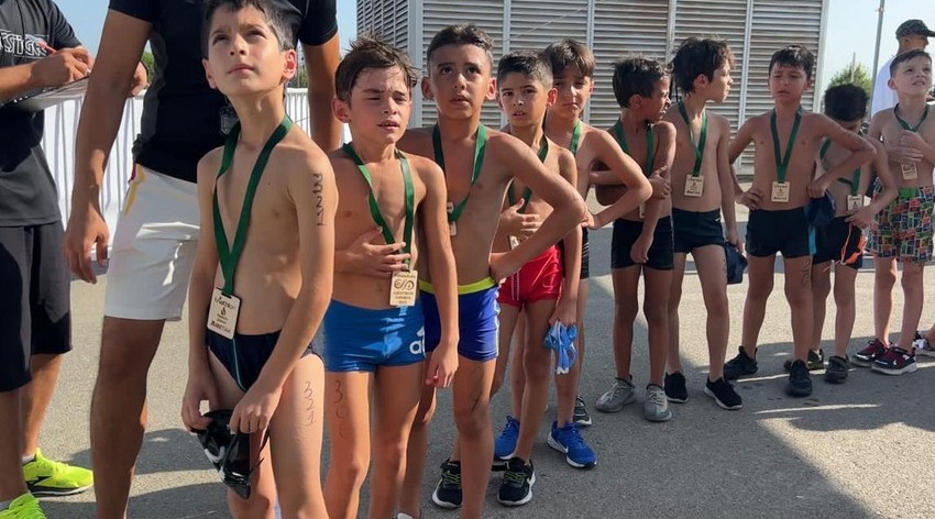 В Азербайджане впервые прошли детские соревнования по акватлону