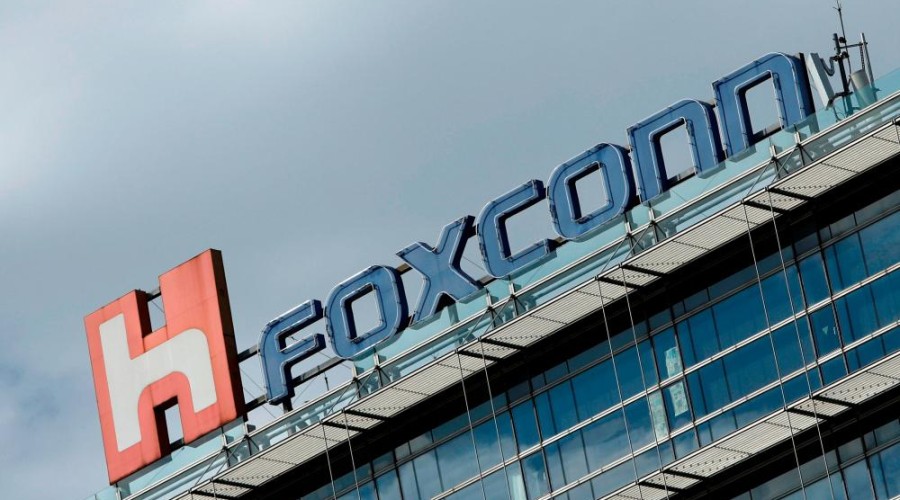 Apple supplier Foxconn to invest $300 mln more in northern Vietnam