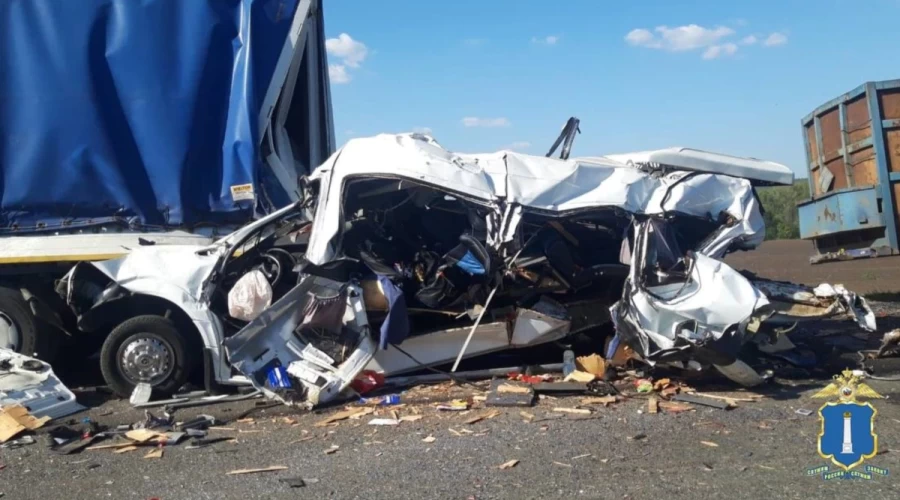 16 dead after lorry collides with minibus in Russia