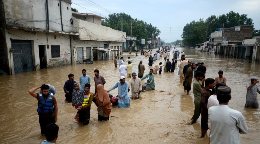 Pakistan foreign minister says help needed after 'overwhelming' floods