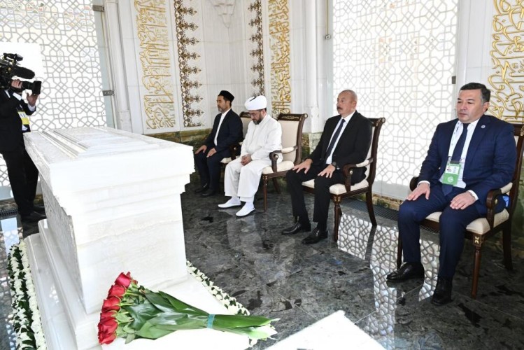 President Ilham Aliyev visited the mausoleum of Islam Karimov, the first President of Uzbekistan