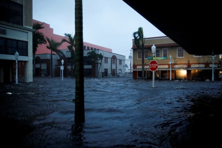 Flooding, power cuts as Hurricane Ian crashes ashore in Florida