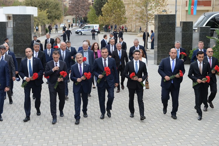 Naftalan şəhərində elmi-praktiki konfrans keçirilib - Foto