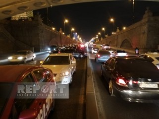 Bakıda zəncirvari yol qəzası olub, tıxac yaranıb