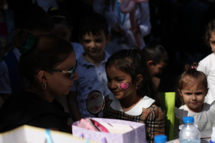 "Liv Bona Dea Hospitalı" aztəminatlı ailələr və onların övladları üçün festival keçirib - FOTO