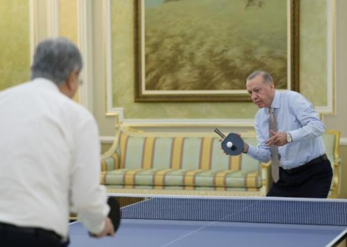 Ərdoğan Qazaxıstan prezidenti ilə stolüstü tennis oynadı - FOTO