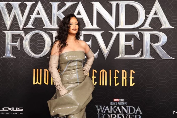 Rihanna sevgilisi ilə məşhur filmdə yer aldı - Foto