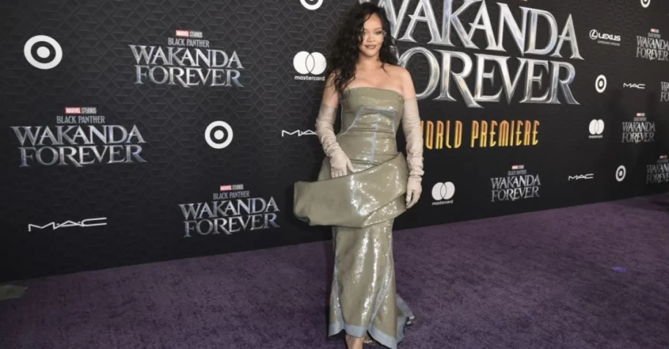 Rihanna sevgilisi ilə məşhur filmdə yer aldı - Foto