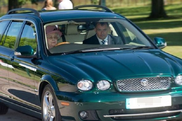 "Jaguar X-Type Estate" estate car owned by Queen Elizabeth II of Great Britain will be auctioned.